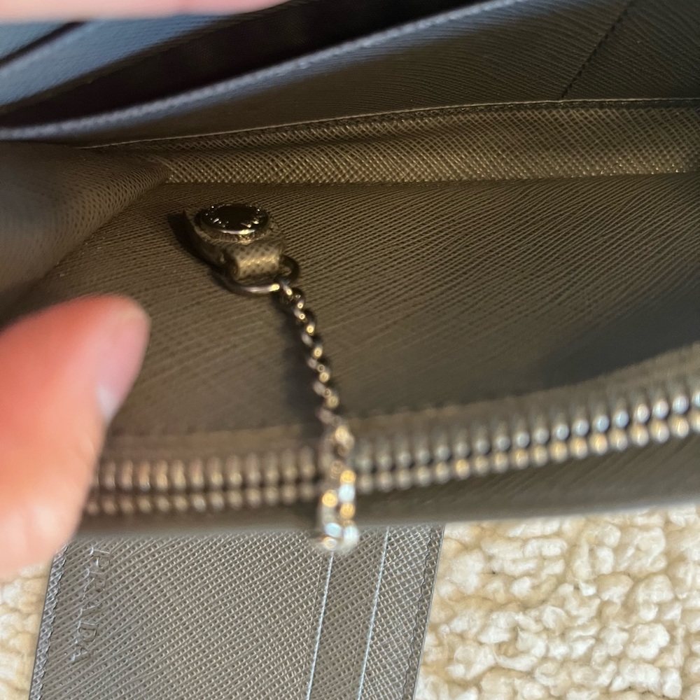 Authentic PRADA Envelope wallet in Saffiano leather - Picture 13 of 16